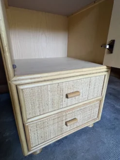 Petite armoire en rotin tressée vintage