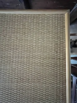 Petite armoire en rotin tressée vintage