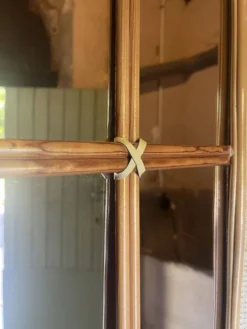 Petite armoire en rotin tressée vintage