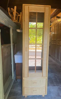 Petite armoire en rotin tressée vintage
