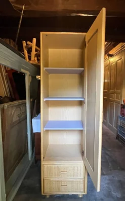 Petite armoire en rotin tressée vintage
