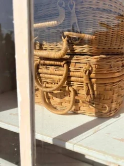Petite armoire vitrée « Pâquerette »