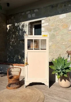 Petite armoire vitrée « Pâquerette »