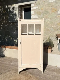 Petite armoire vitrée « Pâquerette »
