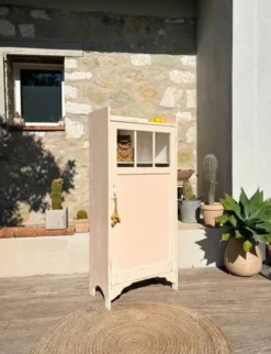 Petite armoire vitrée « Pâquerette »