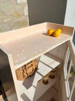Petite armoire vitrée « Pâquerette »