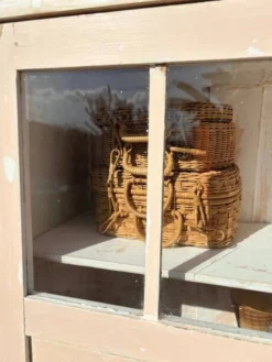 Petite armoire vitrée « Pâquerette »