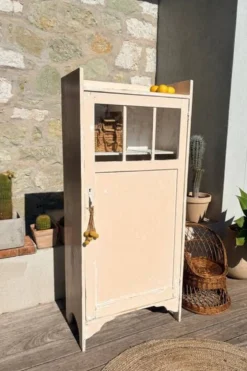Petite armoire vitrée « Pâquerette »