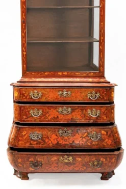 Petite armoire vitrine néerlandaise ancienne en marqueterie florale