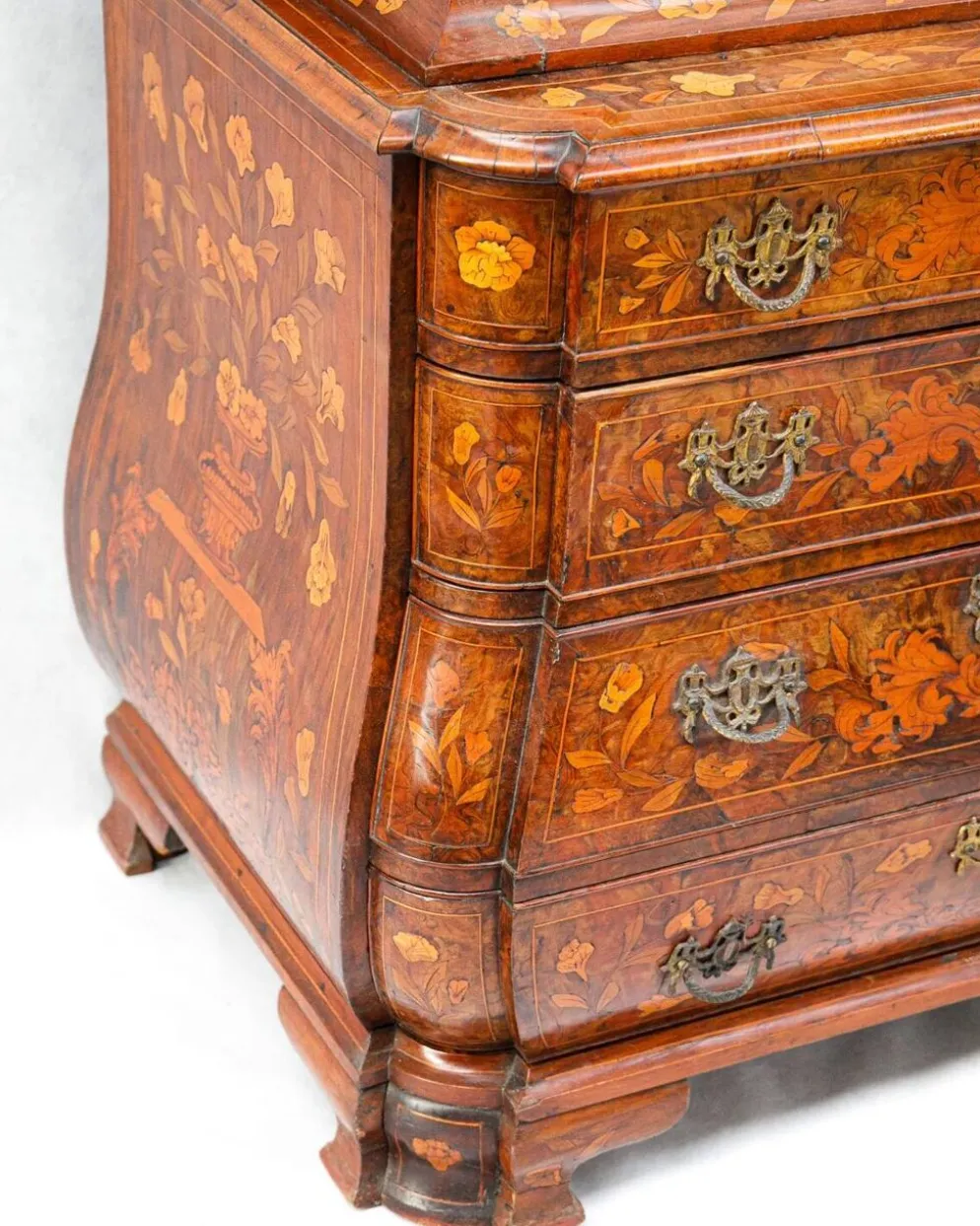 Petite armoire vitrine néerlandaise ancienne en marqueterie florale