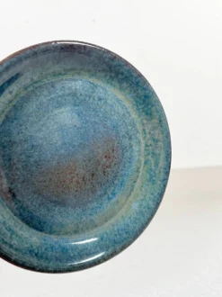 Petite assiette bleue en céramique Signée JYL - Jean Yves Lemonnier