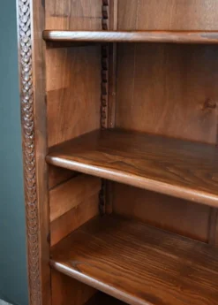 Petite Bibliothèque en Noyer – Début XXe