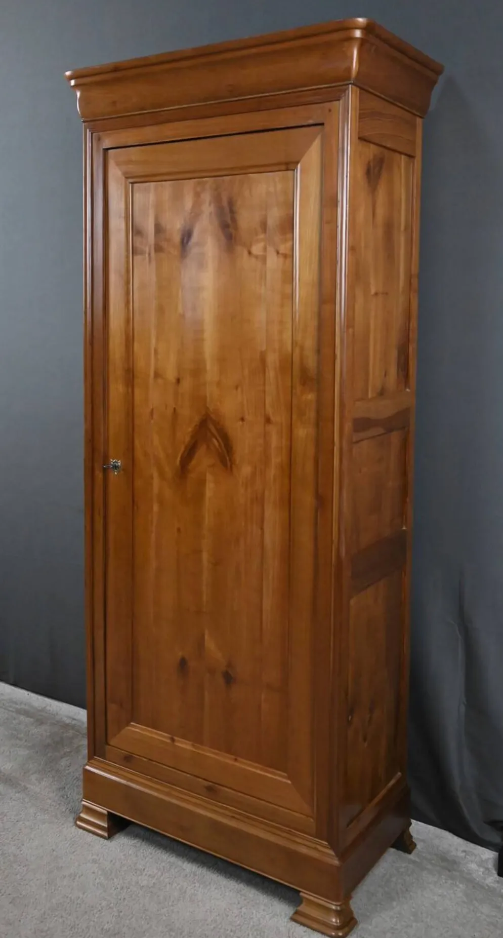 Petite bonnetière en merisier, style Louis Philippe – fin XIXe