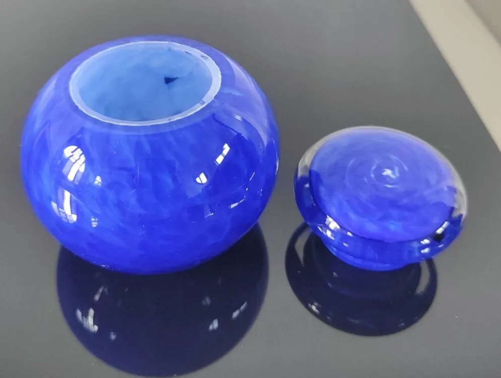 Petite boîte en verre soufflé artisanal bleu cobalt