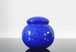 Petite boîte en verre soufflé artisanal bleu cobalt