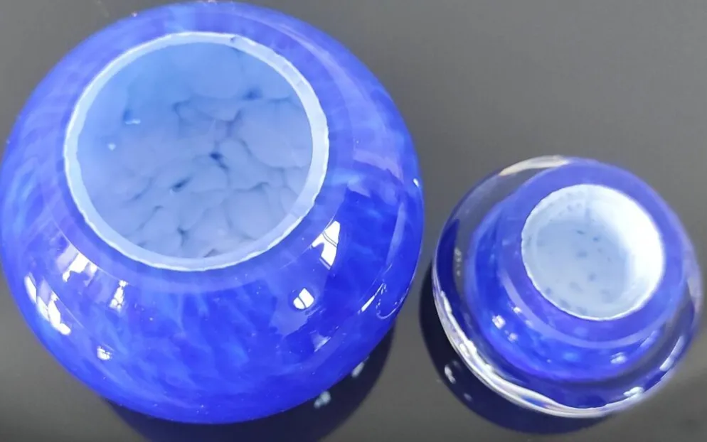 Petite boîte en verre soufflé artisanal bleu cobalt