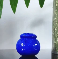 Petite boîte en verre soufflé artisanal bleu cobalt