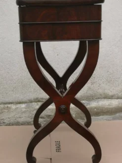 PETITE COIFFEUSE DE DAME EN ACAJOU STYLE RESTAURATION DU XIXème SIÈCLE