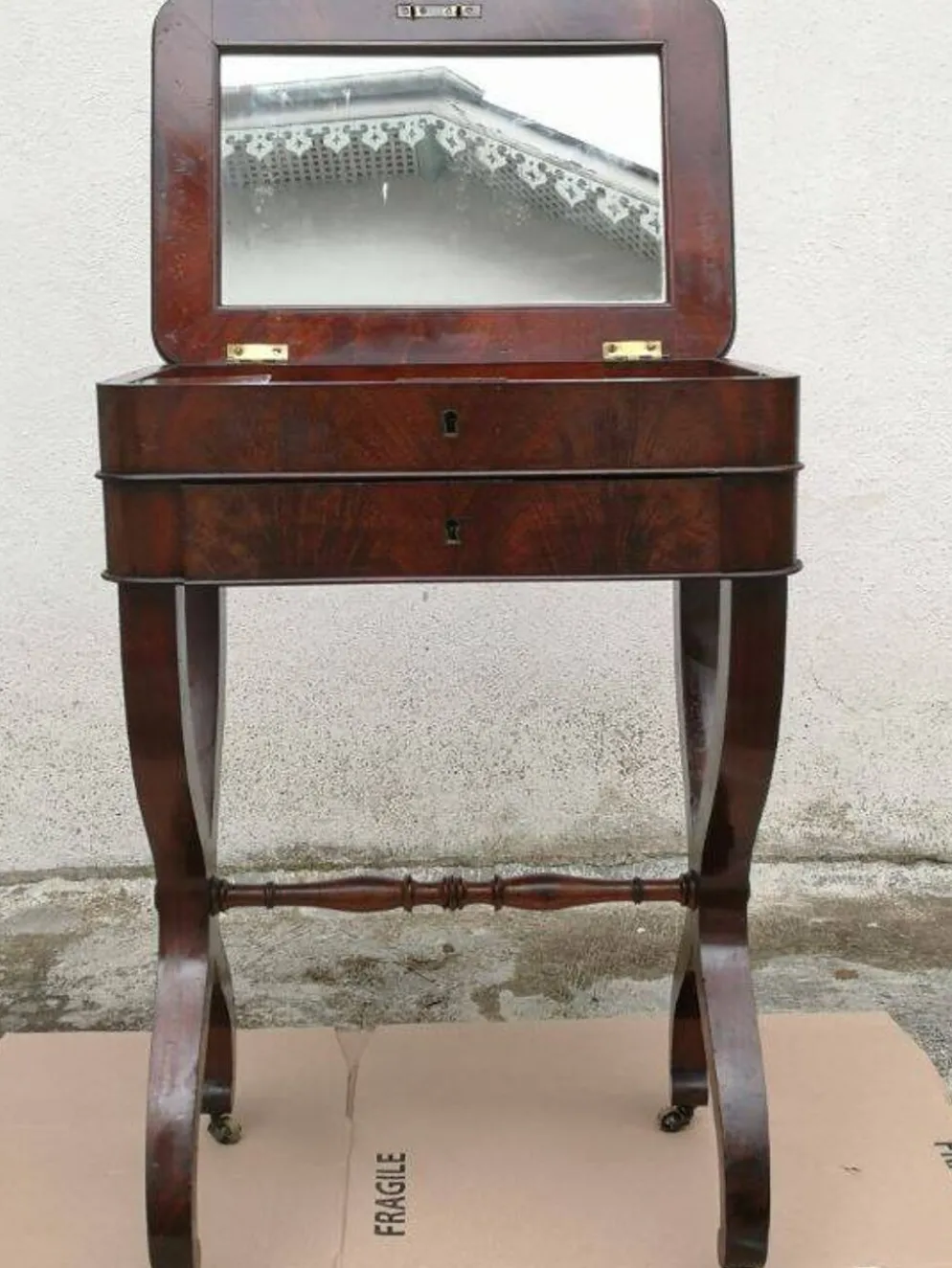 PETITE COIFFEUSE DE DAME EN ACAJOU STYLE RESTAURATION DU XIXème SIÈCLE