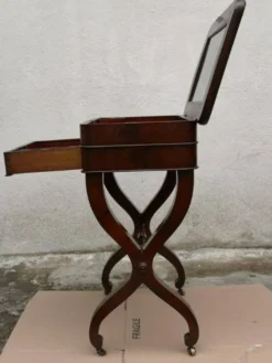 PETITE COIFFEUSE DE DAME EN ACAJOU STYLE RESTAURATION DU XIXème SIÈCLE