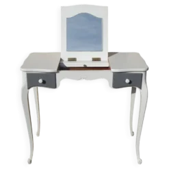 Petite coiffeuse en bois blanc
