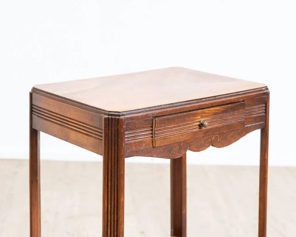 Petite commode Art déco en chêne massif