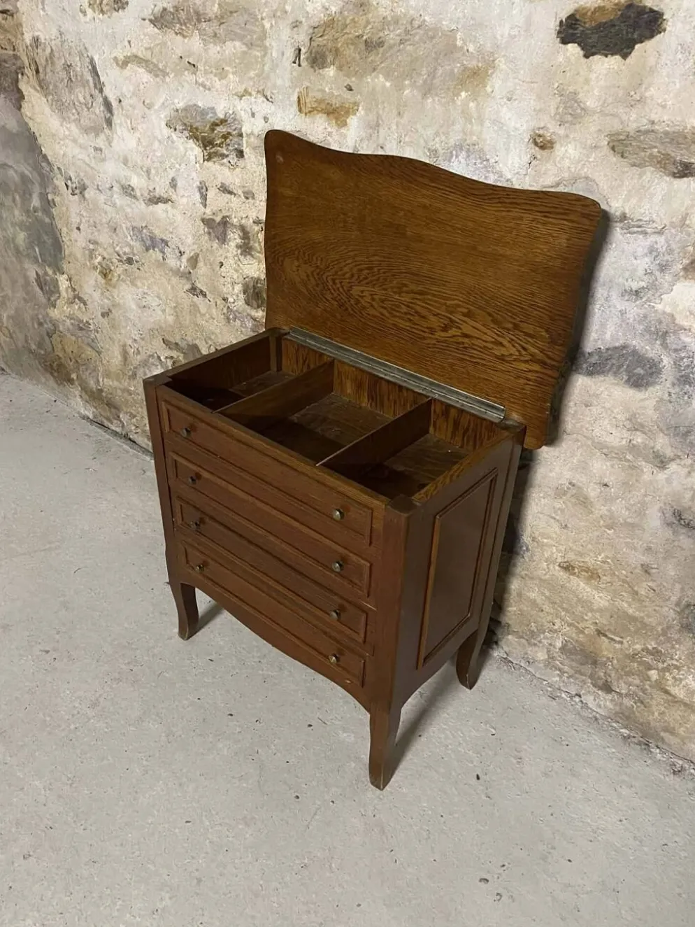 Petite commode en bois 3 tiroirs et plateau ouvrant – meuble d’appoint