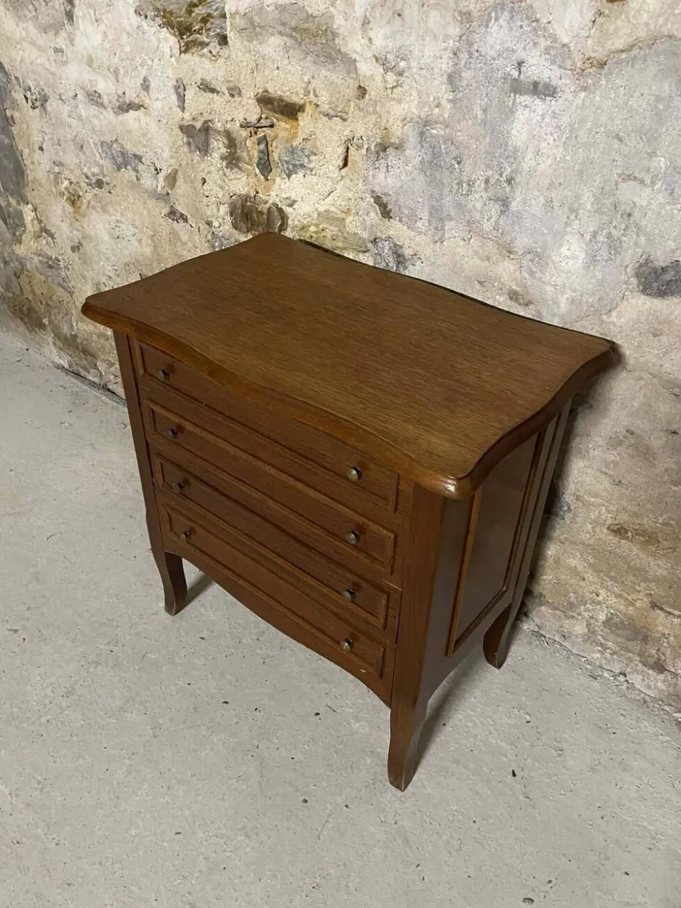 Petite commode en bois 3 tiroirs et plateau ouvrant – meuble d’appoint