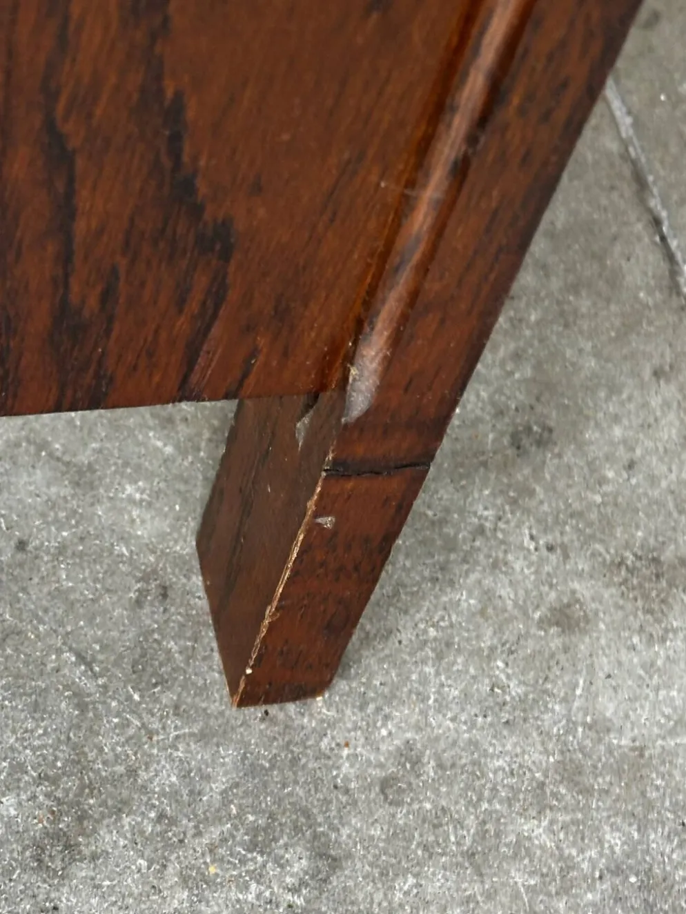 Petite commode en chêne à abattant – Mid-Century