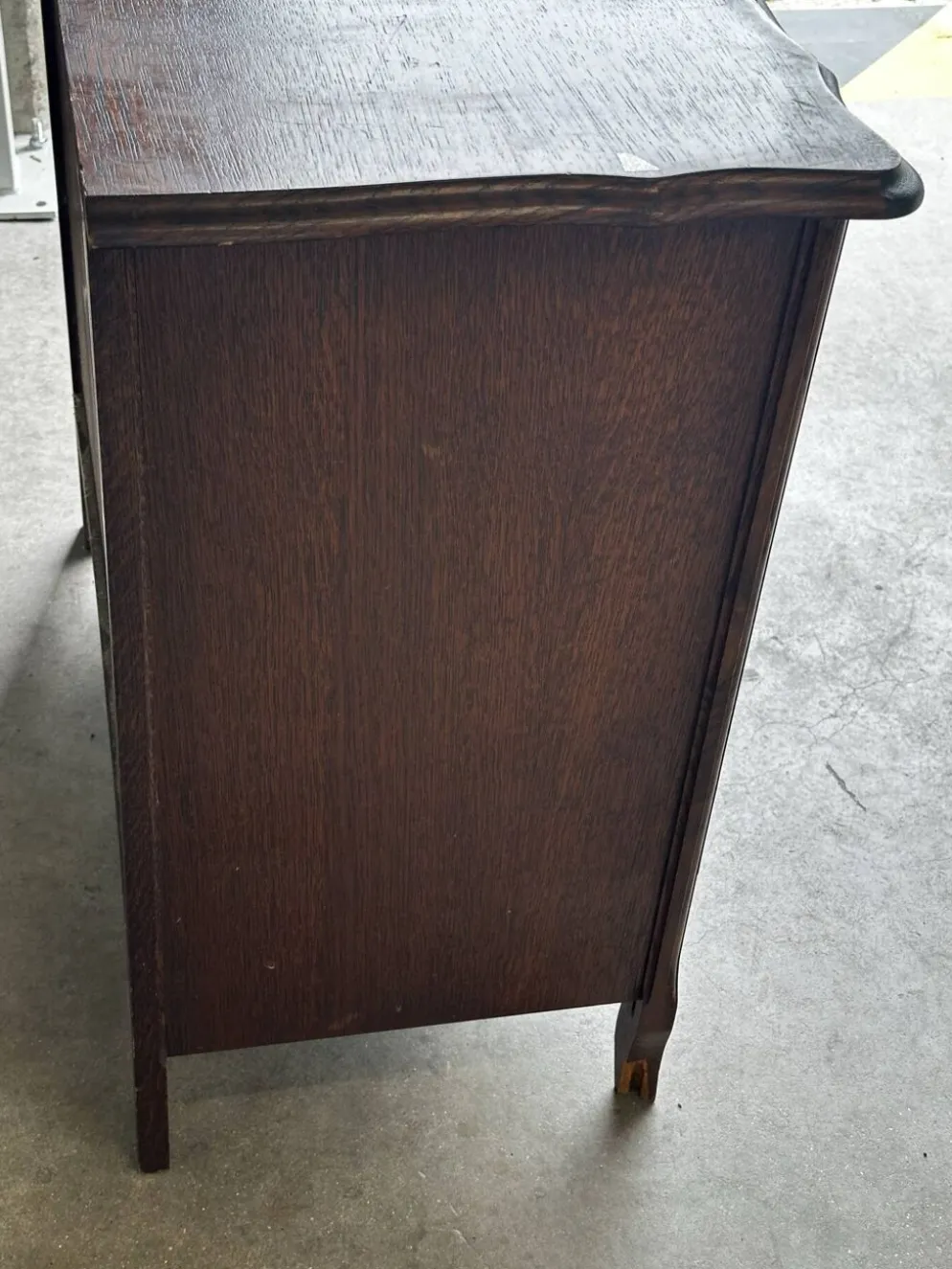 Petite commode en chêne à abattant – Mid-Century