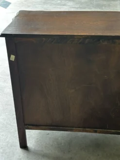 Petite commode en chêne à abattant – Mid-Century