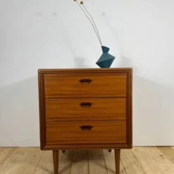 Petite commode en teck à trois tiroirs, Danemark 1960