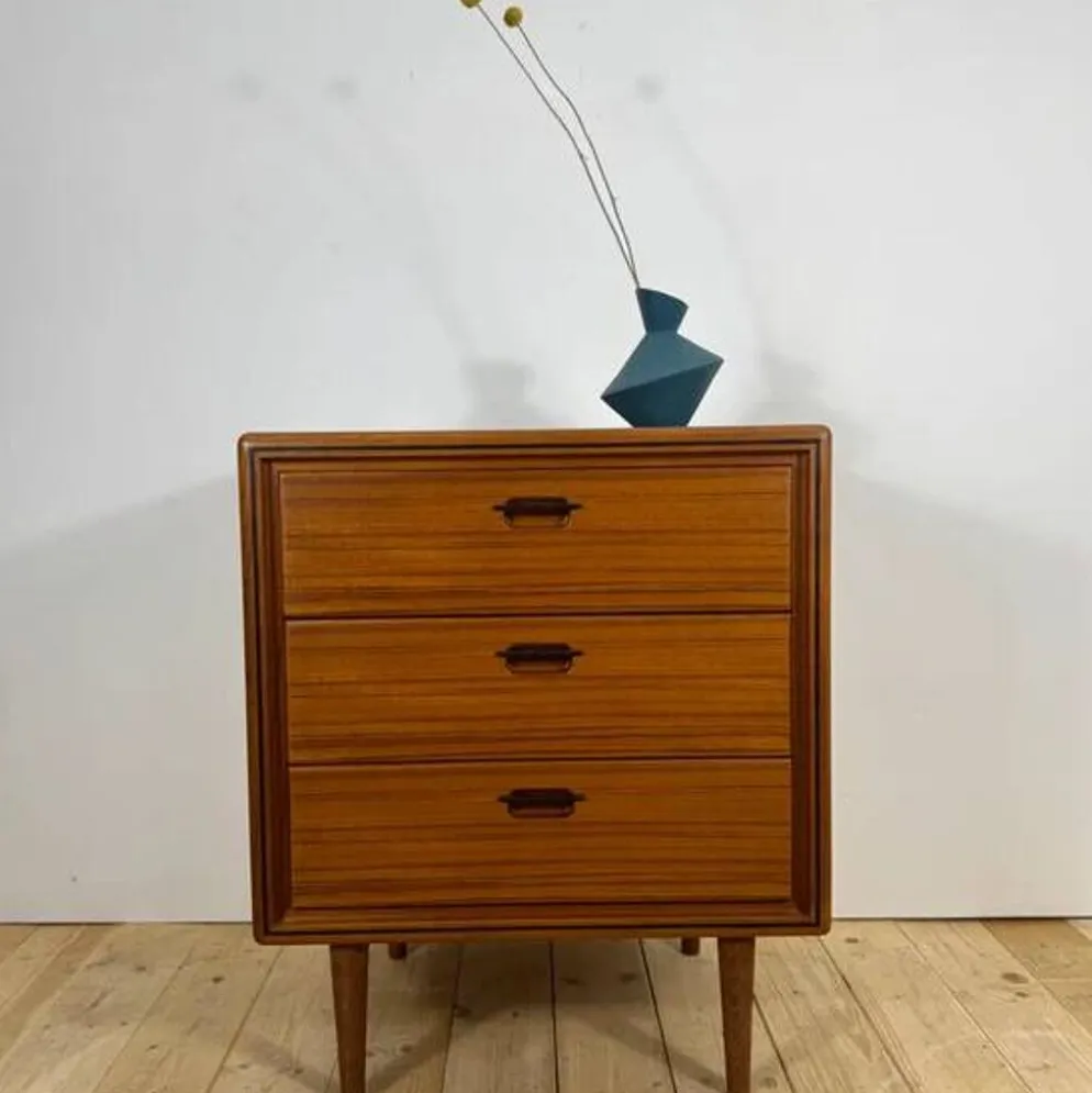 Petite commode en teck à trois tiroirs, Danemark 1960