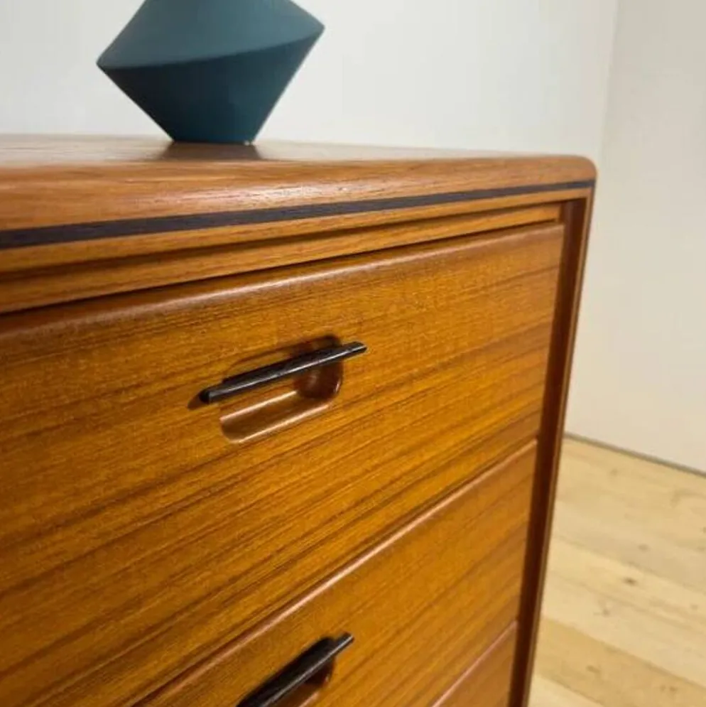 Petite commode en teck à trois tiroirs, Danemark 1960
