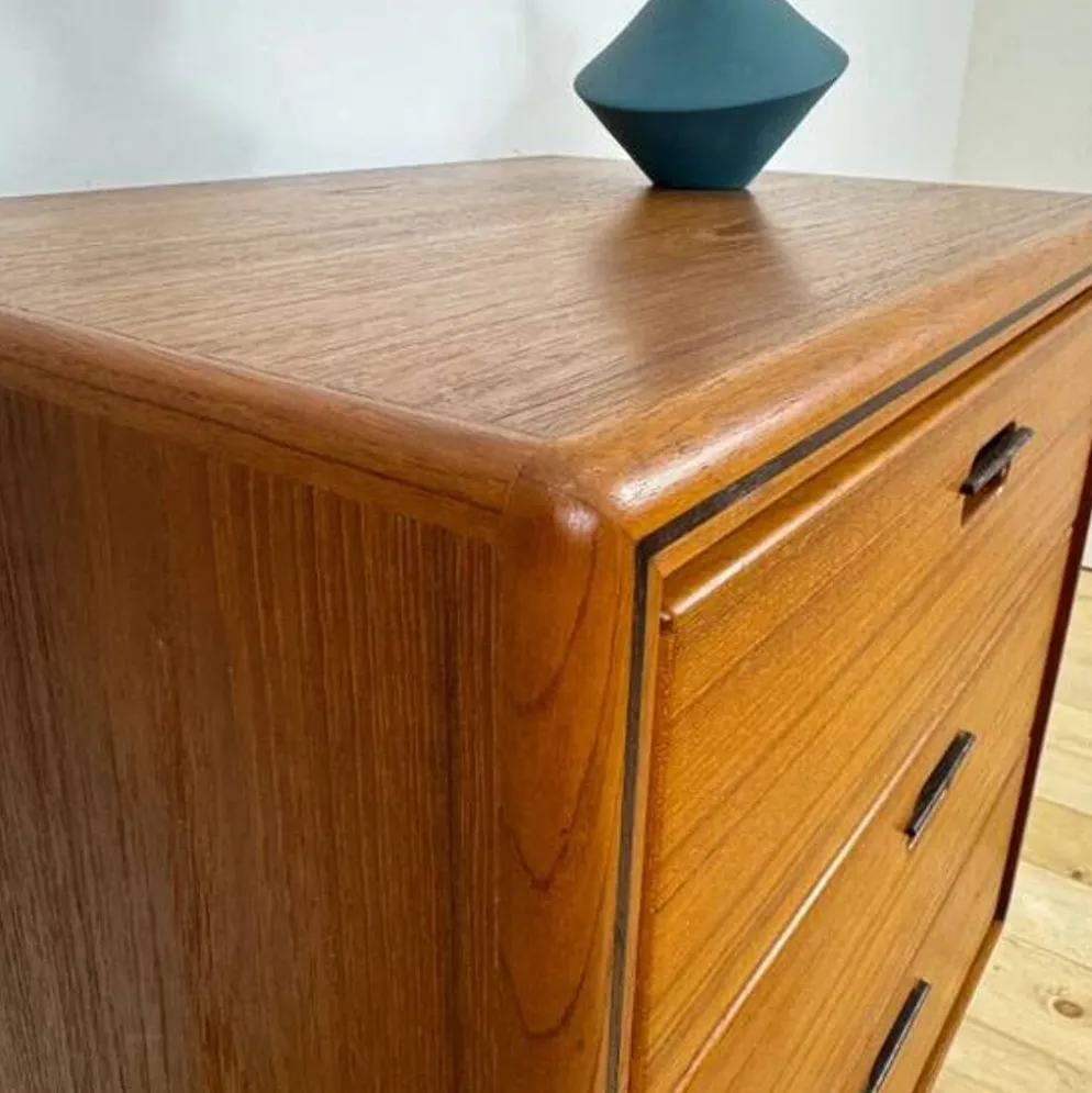 Petite commode en teck à trois tiroirs, Danemark 1960