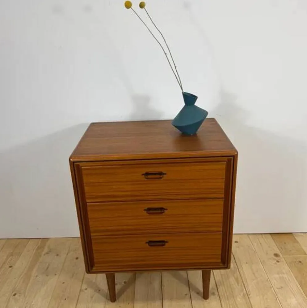 Petite commode en teck à trois tiroirs, Danemark 1960