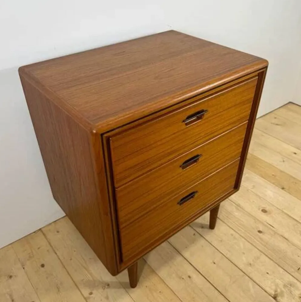 Petite commode en teck à trois tiroirs, Danemark 1960