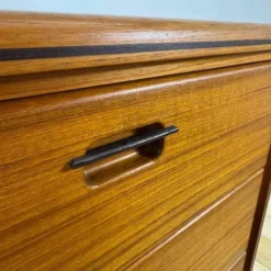 Petite commode en teck à trois tiroirs, Danemark 1960