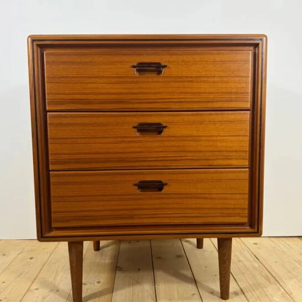 Petite commode en teck à trois tiroirs, Danemark 1960