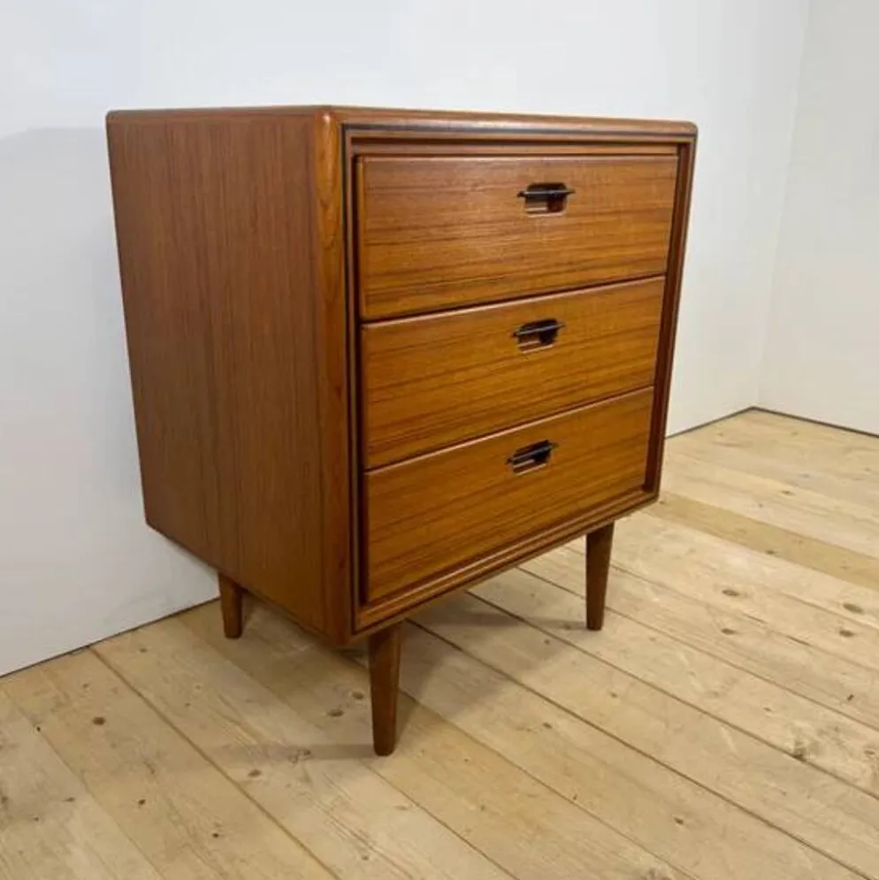 Petite commode en teck à trois tiroirs, Danemark 1960