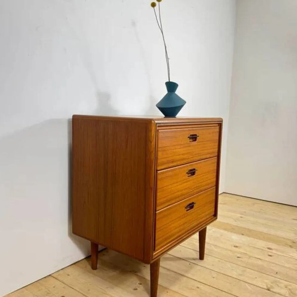 Petite commode en teck à trois tiroirs, Danemark 1960
