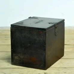 Petite commode japonaise, vers 1900