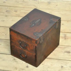Petite commode japonaise, vers 1900