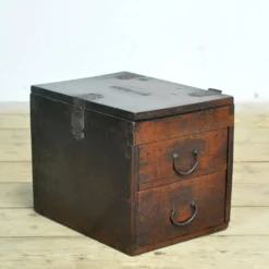 Petite commode japonaise, vers 1900