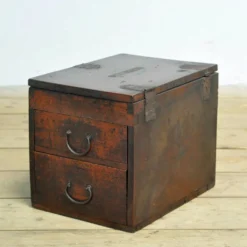 Petite commode japonaise, vers 1900