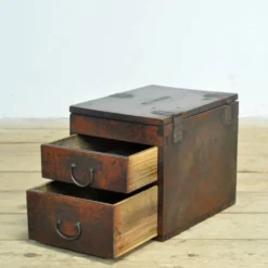 Petite commode japonaise, vers 1900