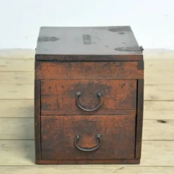 Petite commode japonaise, vers 1900
