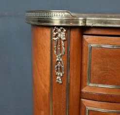 Petite Commode Rognon en Acajou, style Transition – Début XXe