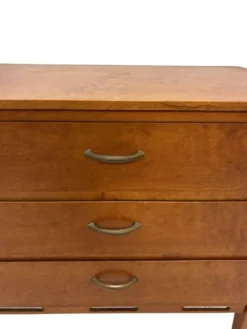 Petite commode vintage des années 1960 en chêne.