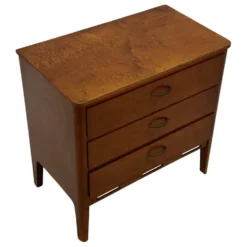 Petite commode vintage des années 1960 en chêne.